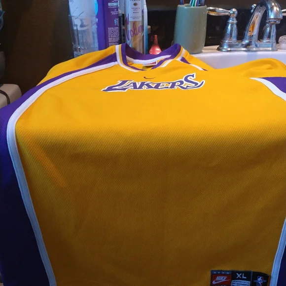Lakers XL basketball shirt - Picture 2 of 7